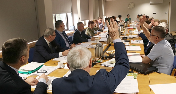 Zdjęcie 4: : Głosowanie podczas posiedzenia Komisji ds. rejestracji odmian roślin zbożowych